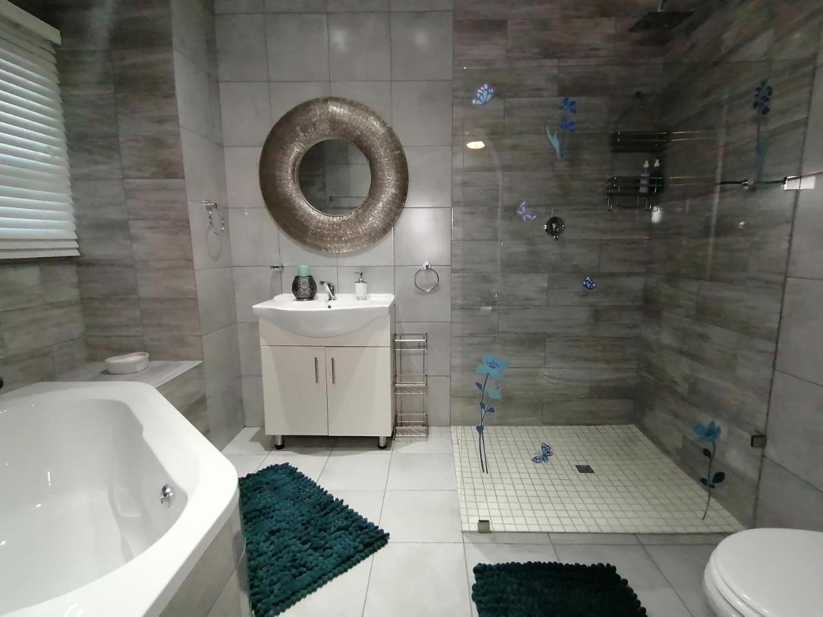 Roxy'S Rest Guest House 밴더바일파크 외부 사진