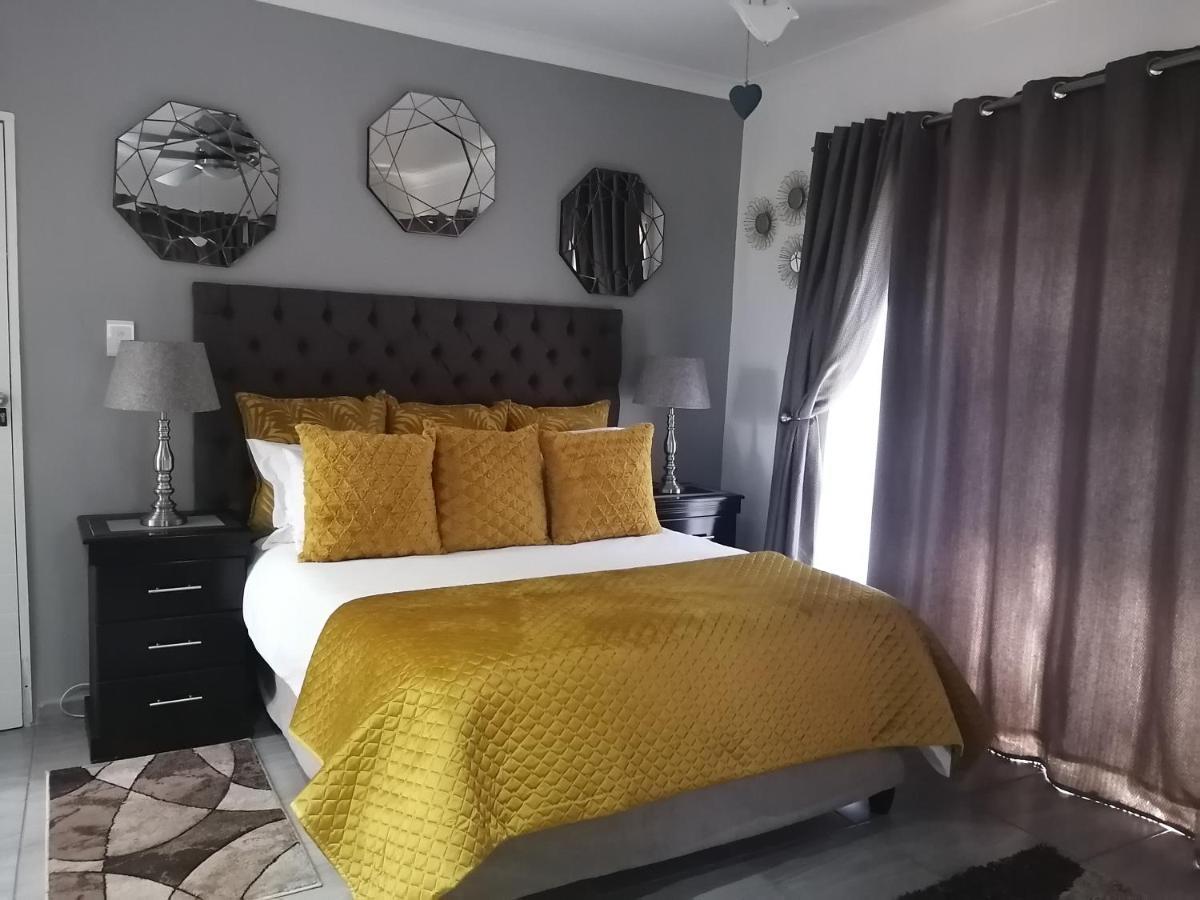 Roxy'S Rest Guest House 밴더바일파크 외부 사진