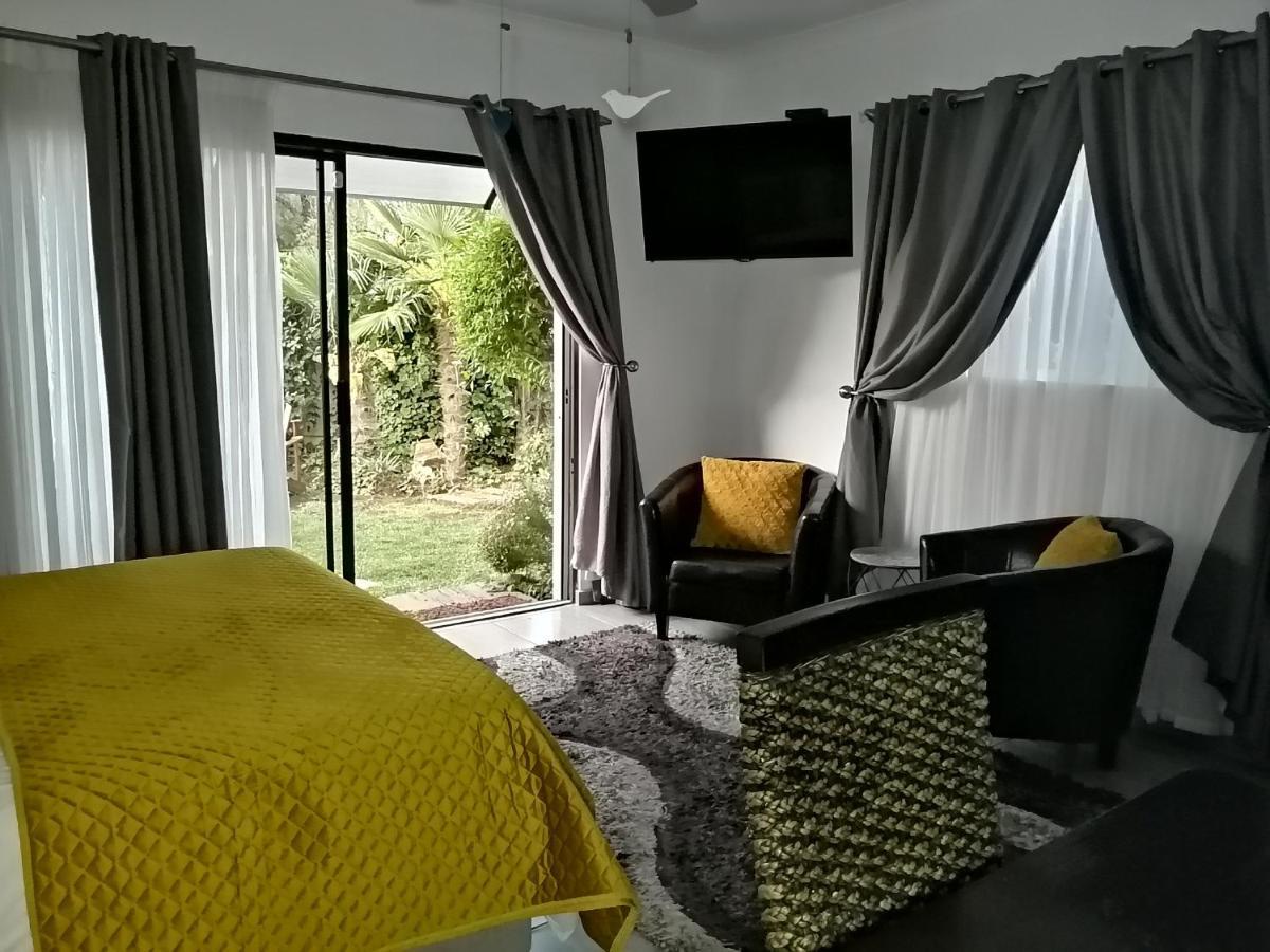 Roxy'S Rest Guest House 밴더바일파크 외부 사진