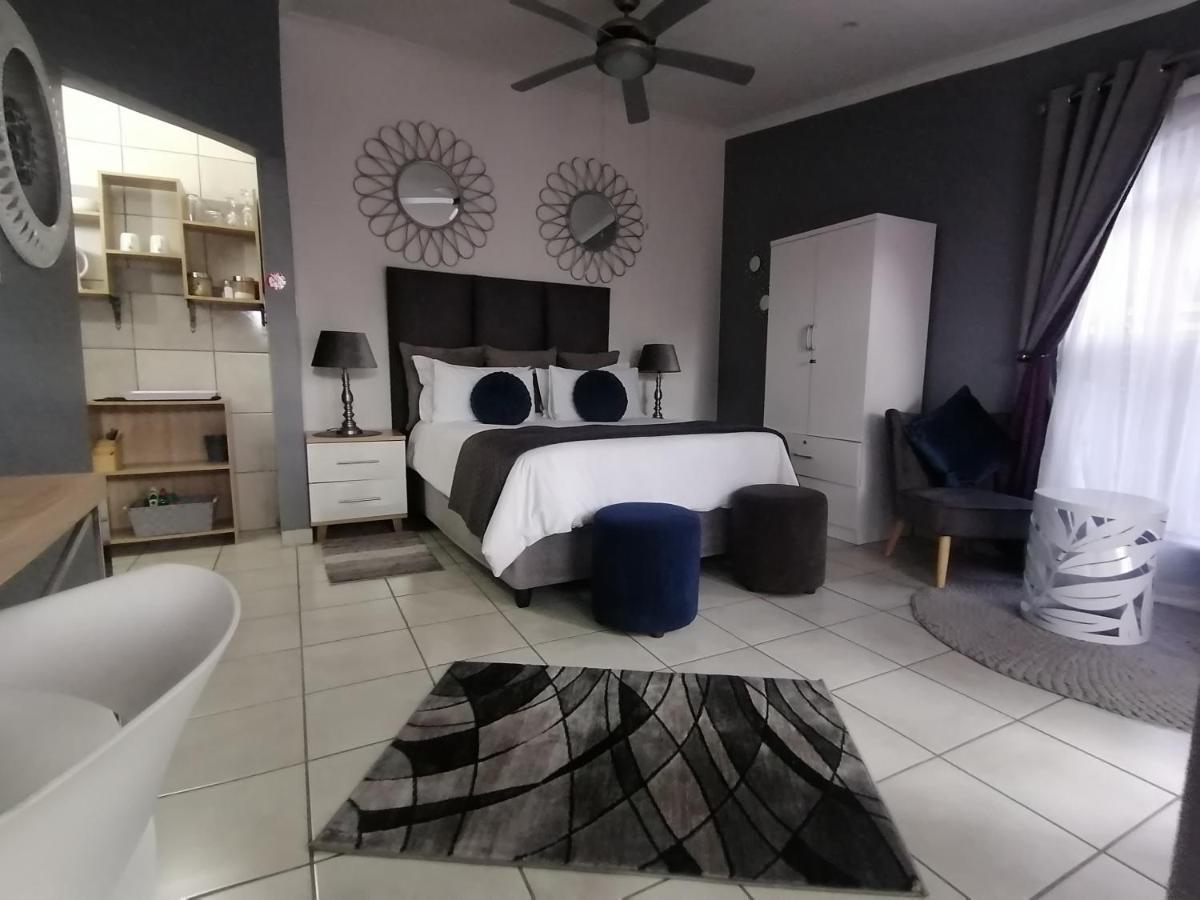 Roxy'S Rest Guest House 밴더바일파크 외부 사진