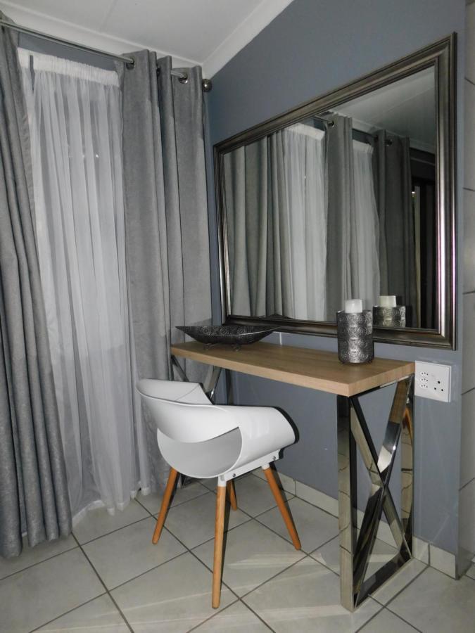 Roxy'S Rest Guest House 밴더바일파크 외부 사진