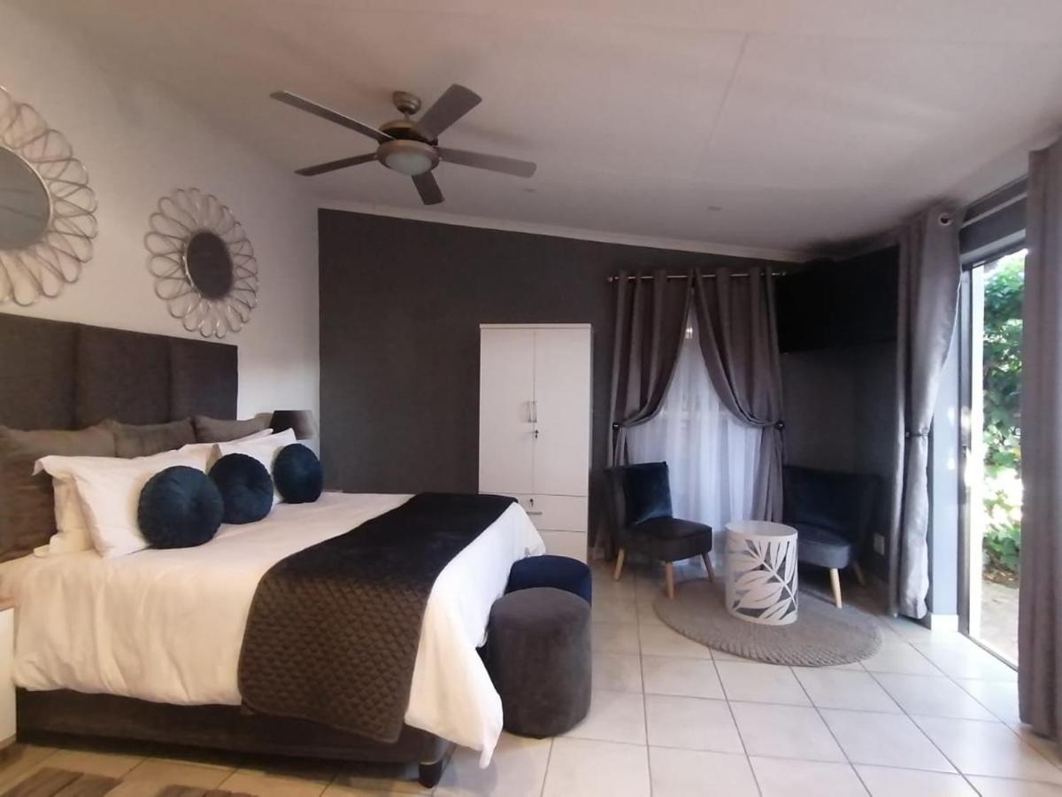 Roxy'S Rest Guest House 밴더바일파크 외부 사진