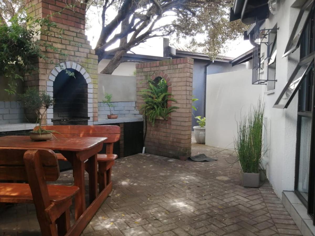 Roxy'S Rest Guest House 밴더바일파크 외부 사진