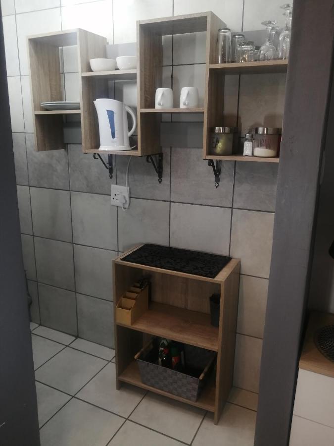 Roxy'S Rest Guest House 밴더바일파크 외부 사진